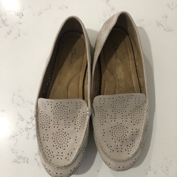 I❤️COMFORT flats color: Cream Size:9 comfortable - Picture 5 of 15